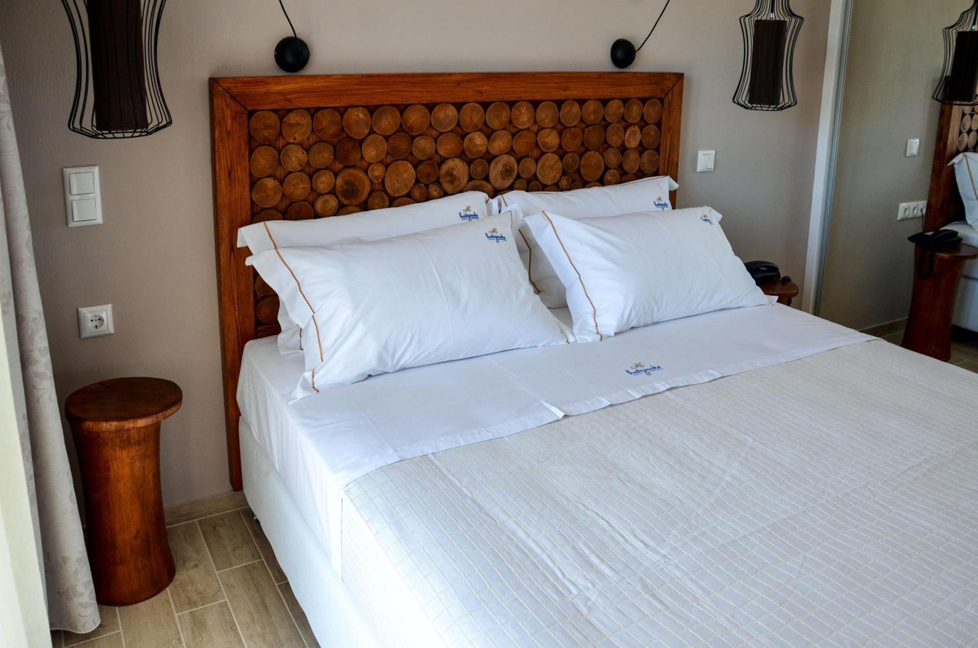 Hatzoudis Luxury Suites Chrysi Ammoudia Exterior photo
